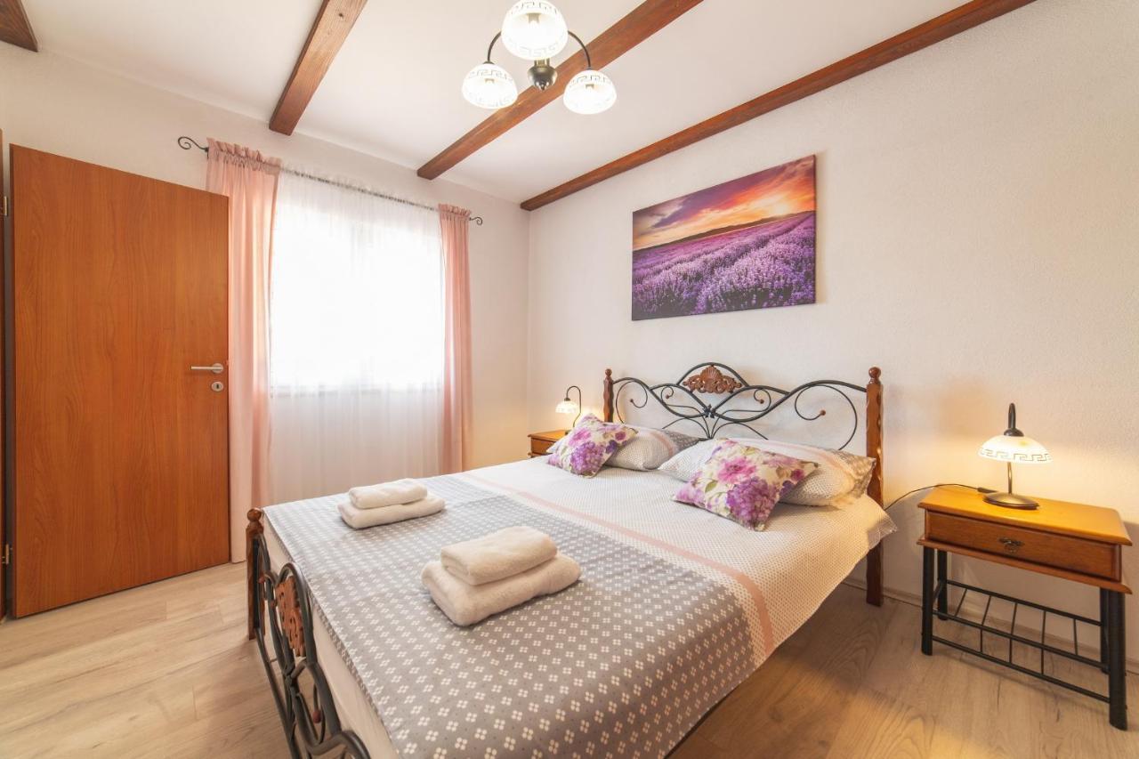 Holiday Home Sego With Private Pool Veliki Brocanac ภายนอก รูปภาพ