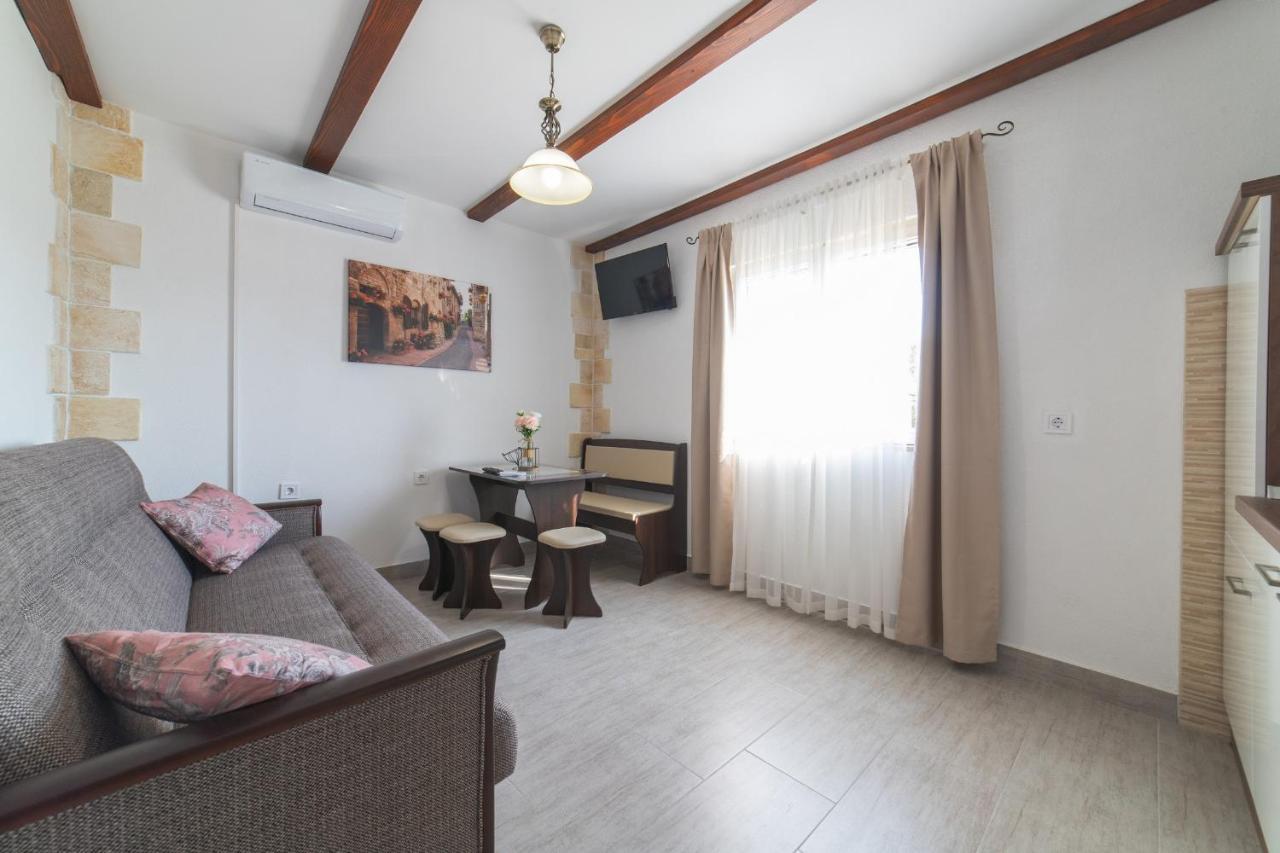 Holiday Home Sego With Private Pool Veliki Brocanac ภายนอก รูปภาพ