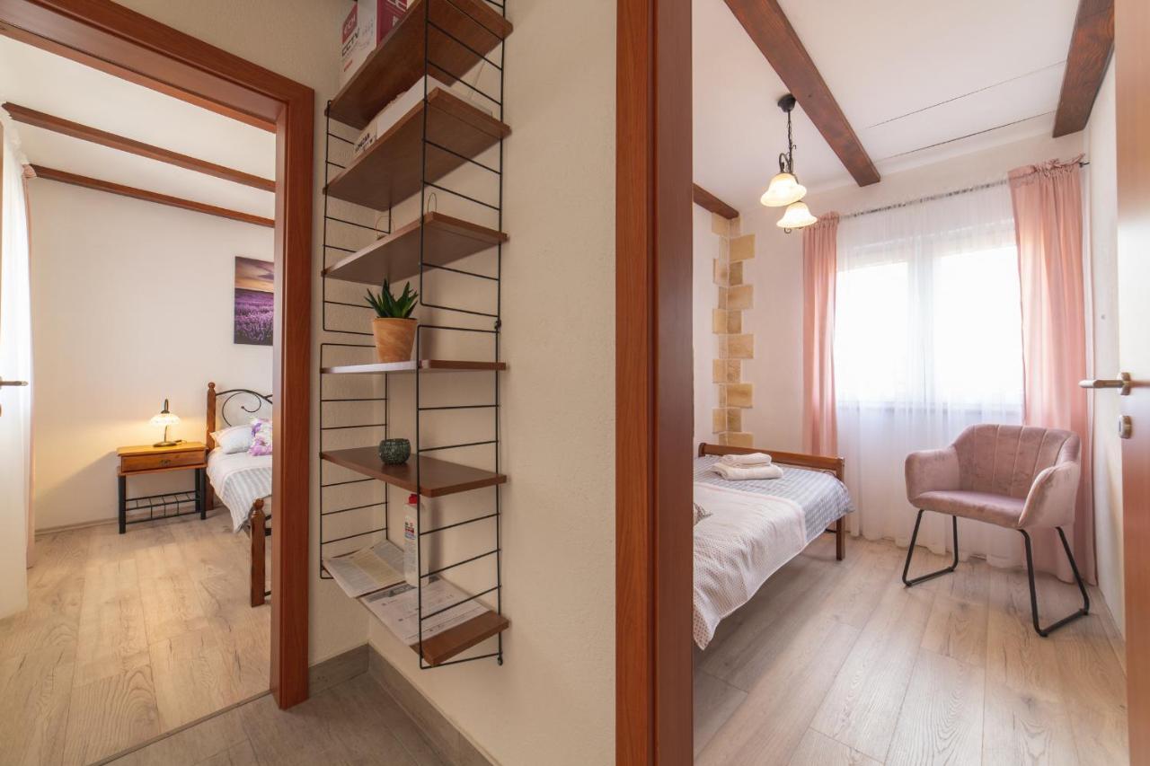 Holiday Home Sego With Private Pool Veliki Brocanac ภายนอก รูปภาพ