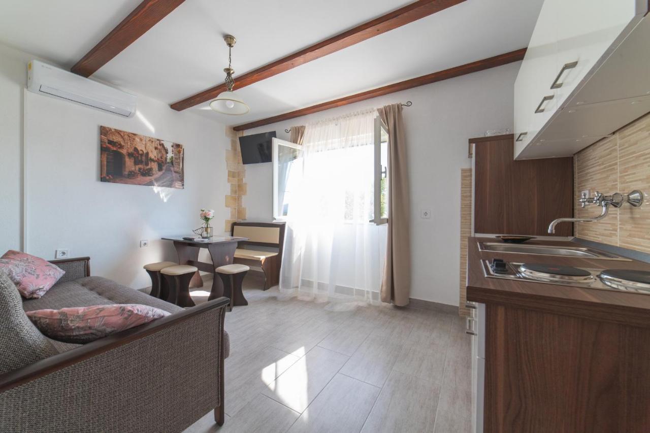 Holiday Home Sego With Private Pool Veliki Brocanac ภายนอก รูปภาพ