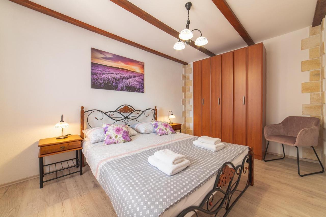 Holiday Home Sego With Private Pool Veliki Brocanac ภายนอก รูปภาพ
