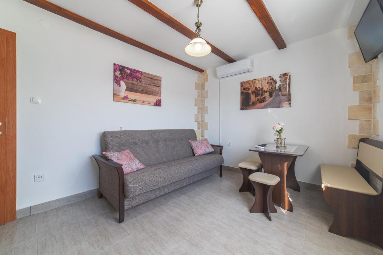 Holiday Home Sego With Private Pool Veliki Brocanac ภายนอก รูปภาพ