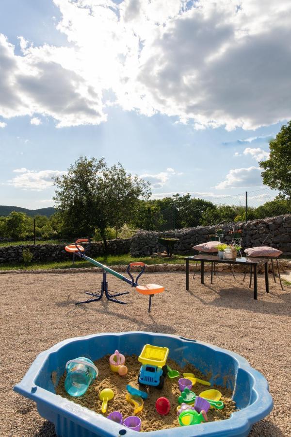 Holiday Home Sego With Private Pool Veliki Brocanac ภายนอก รูปภาพ