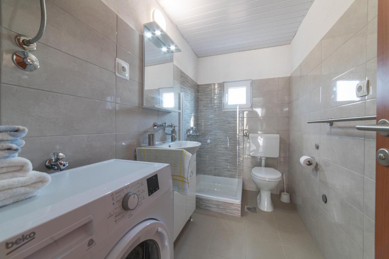 Holiday Home Sego With Private Pool Veliki Brocanac ภายนอก รูปภาพ